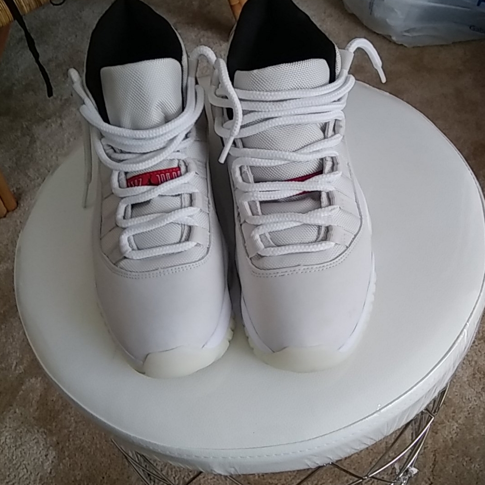 Men's Air Jordan 11's Sze. 8.5